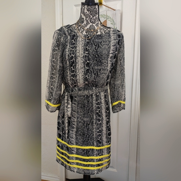 Snake print mini, super cute  dress with neon - Picture 4 of 12